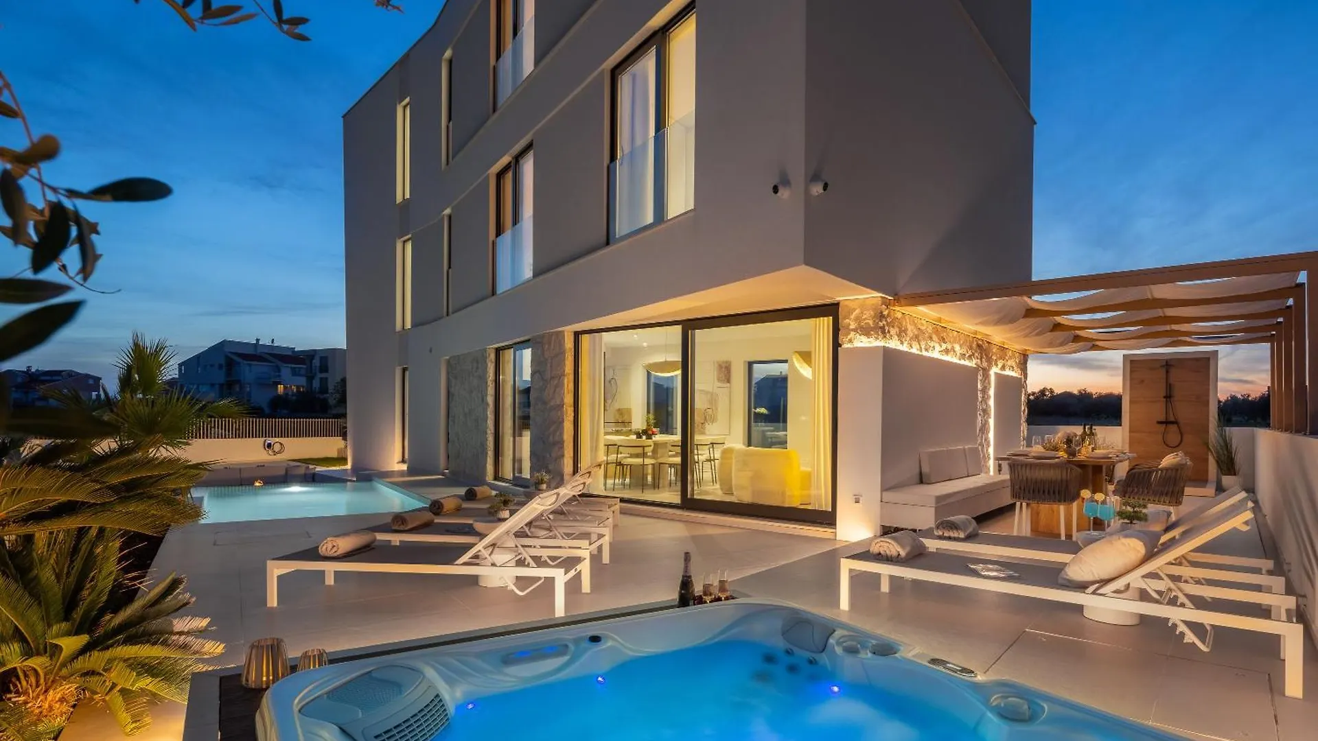 Luxury Seafront Villa Noles With Heated Pool, Jacuzzi, Ev Near Zadar의 연락처