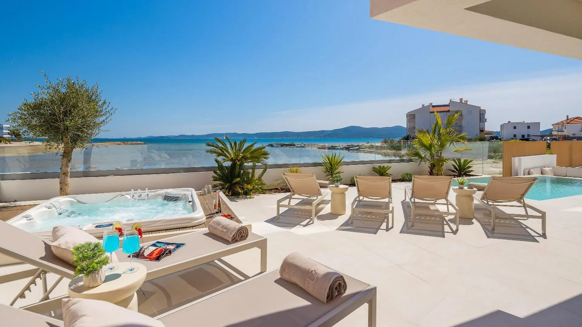 Luxury Seafront Villa Noles With Heated Pool, Jacuzzi, Ev Near Zadar Sukošan