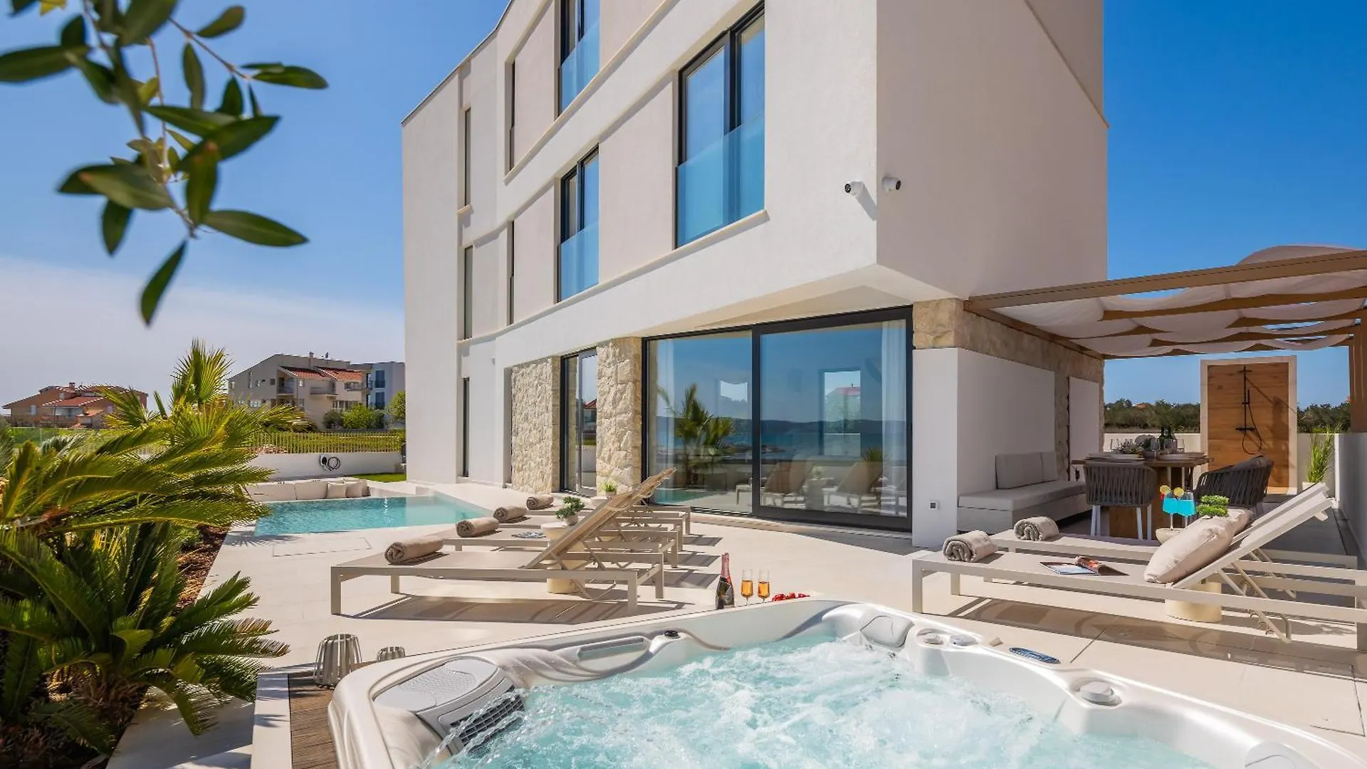Luxury Seafront Villa Noles With Heated Pool, Jacuzzi, Ev Near Zadar Sukošan