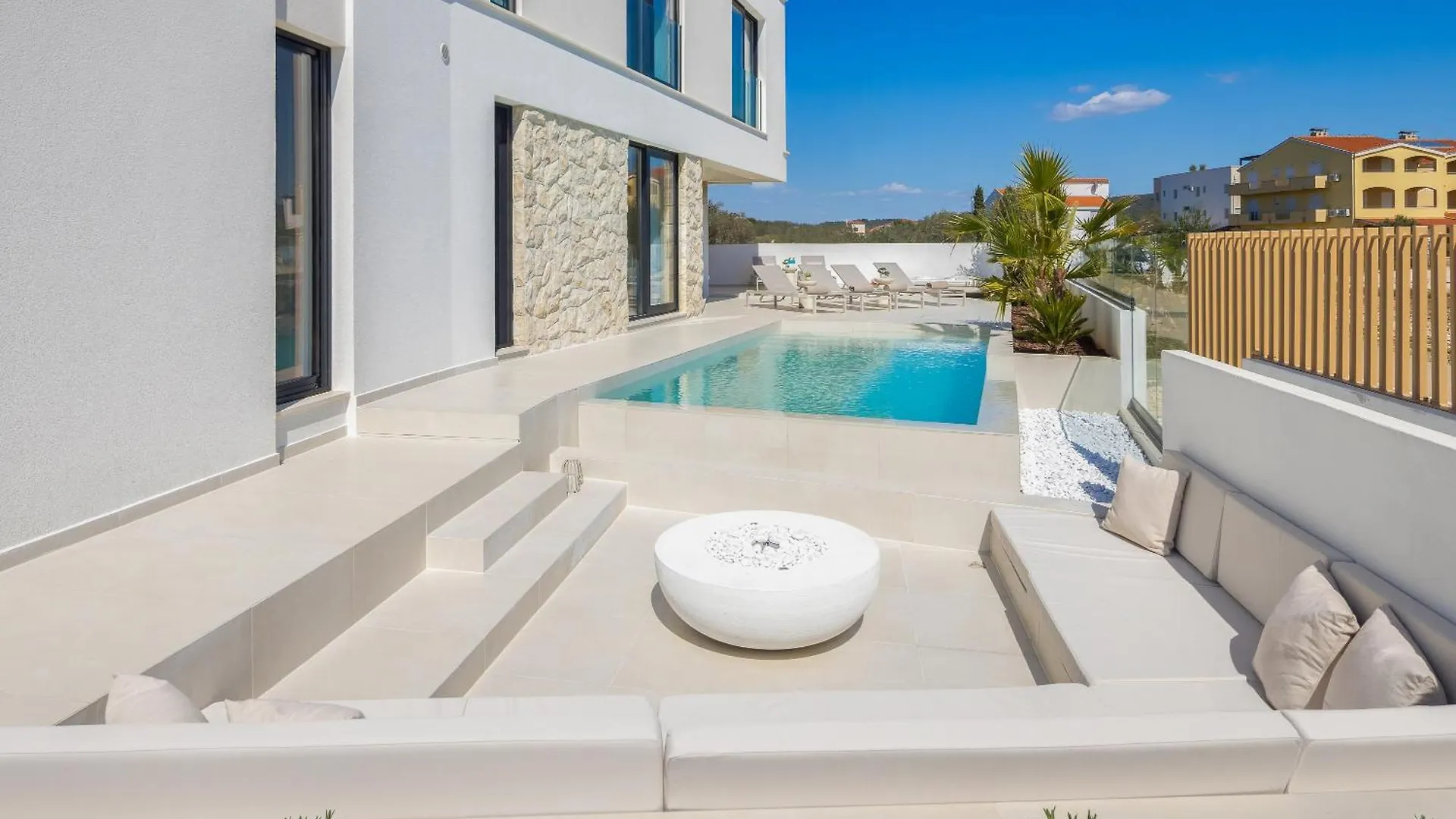 Luxury Seafront Villa Noles With Heated Pool, Jacuzzi, Ev Near Zadar Sukošan 크로아티아