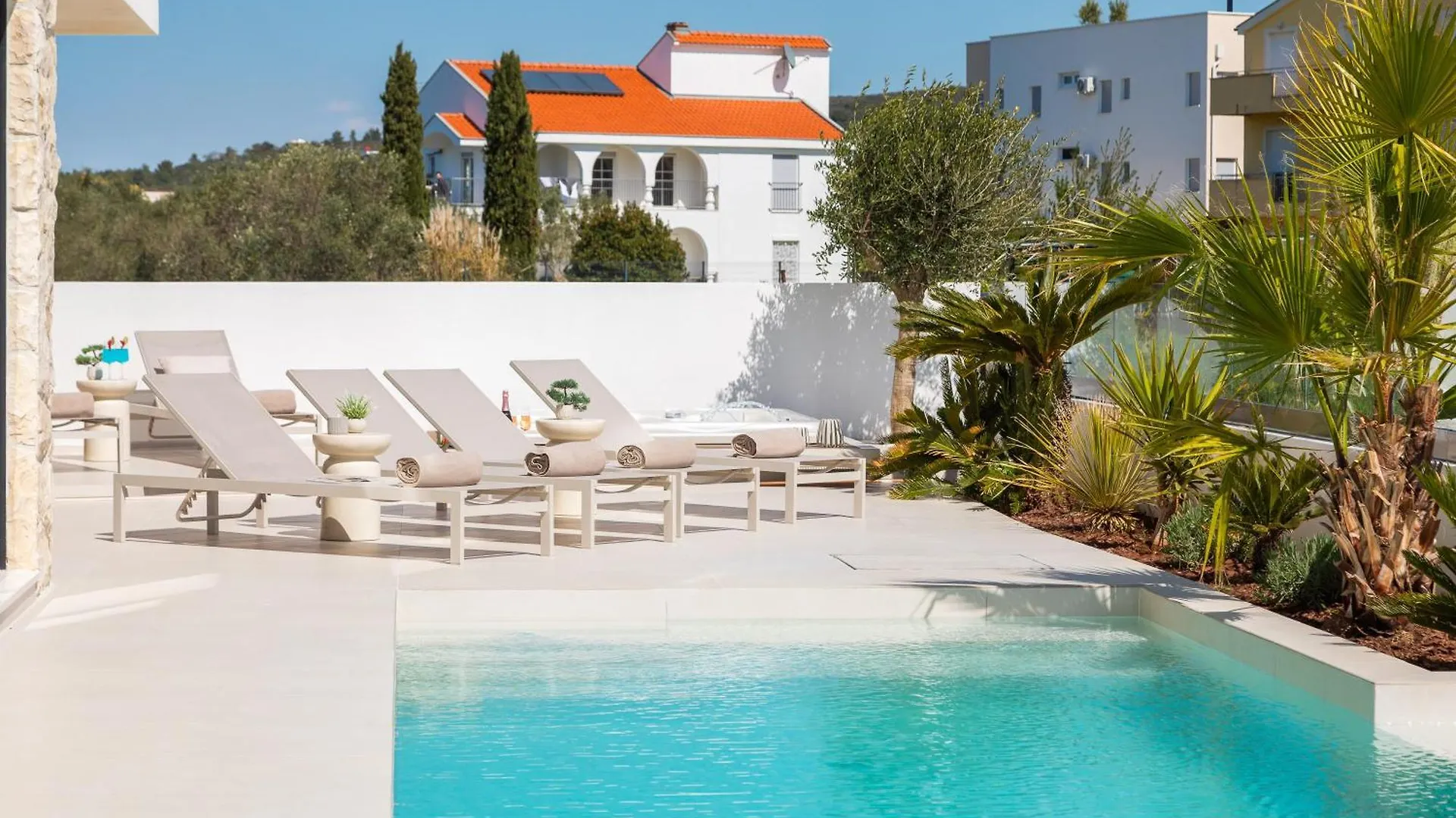 Luxury Seafront Villa Noles With Heated Pool, Jacuzzi, Ev Near Zadar Sukošan