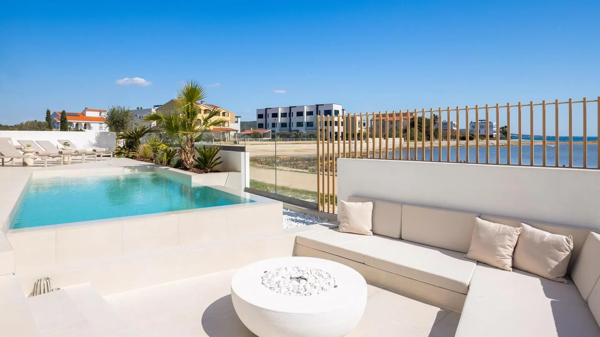 Luxury Seafront Villa Noles With Heated Pool, Jacuzzi, Ev Near Zadar Sukošan
