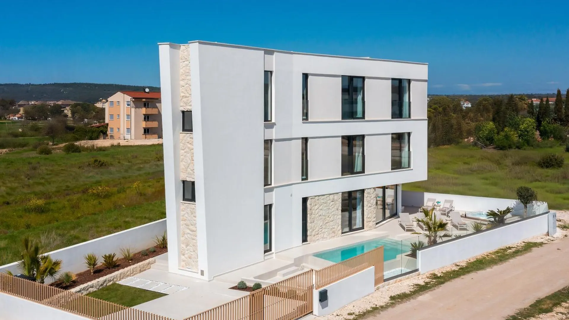 Sukošan Luxury Seafront Villa Noles With Heated Pool, Jacuzzi, Ev Near Zadar
