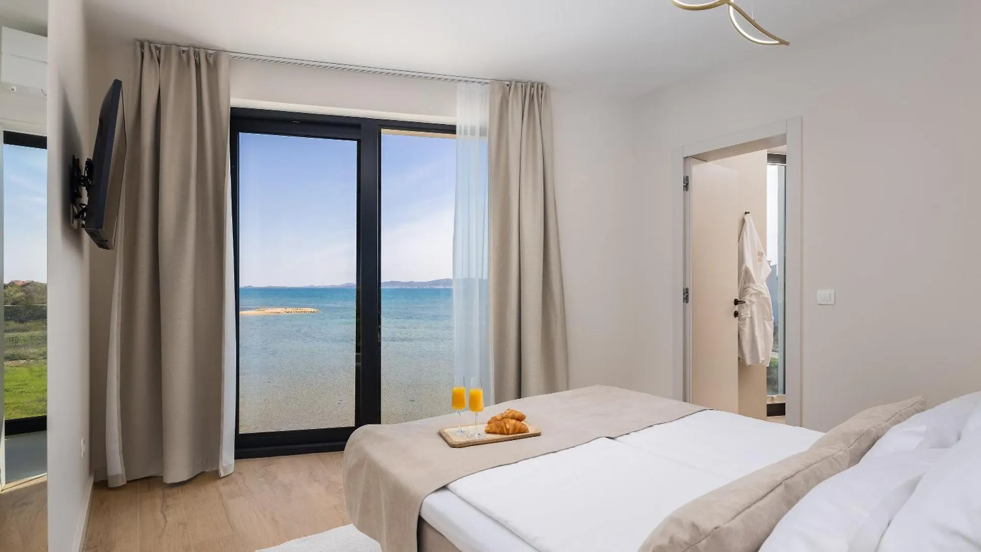 Luxury Seafront Villa Noles With Heated Pool, Jacuzzi, Ev Near Zadar Sukošan